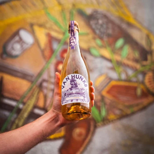 Van Hunks MCC Brut Rose Sparkling Wine 750ml 4 Van Hunks MCC Brut Rose Sparkling Wine 750ml - Image 2